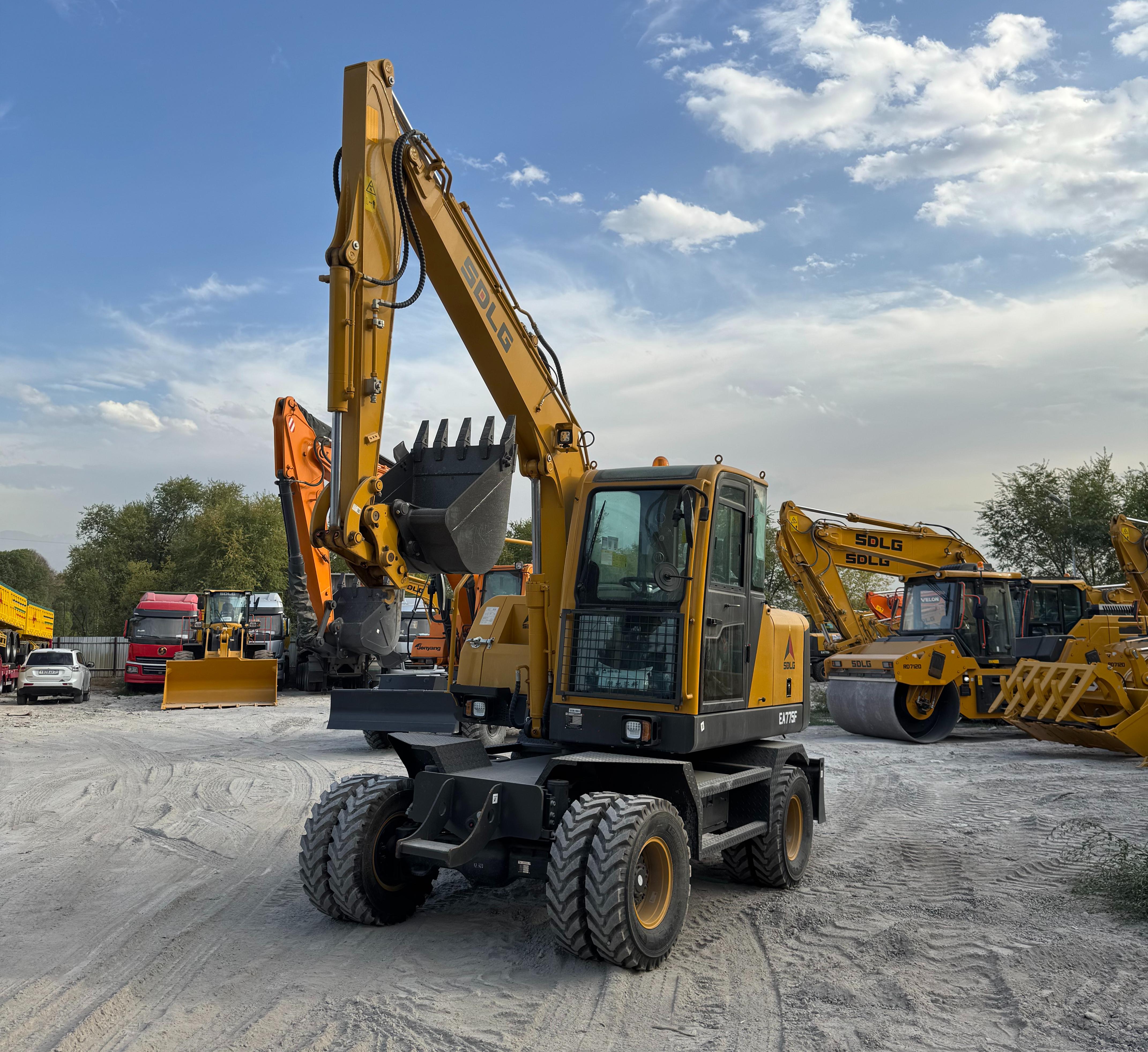 Колесный экскаватор SDLG EA775F