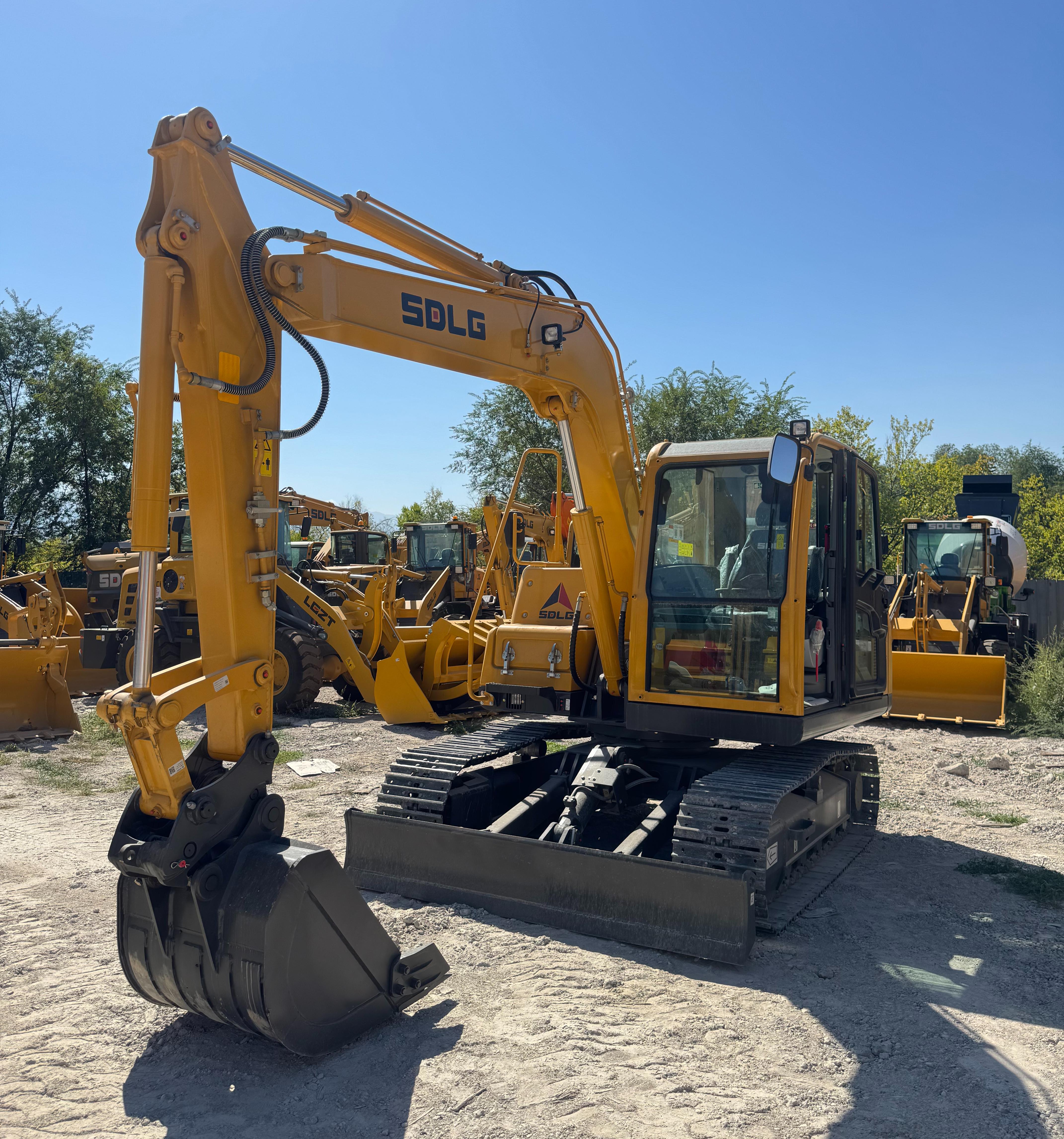 Гидравлический экскаватор SDLG E680F