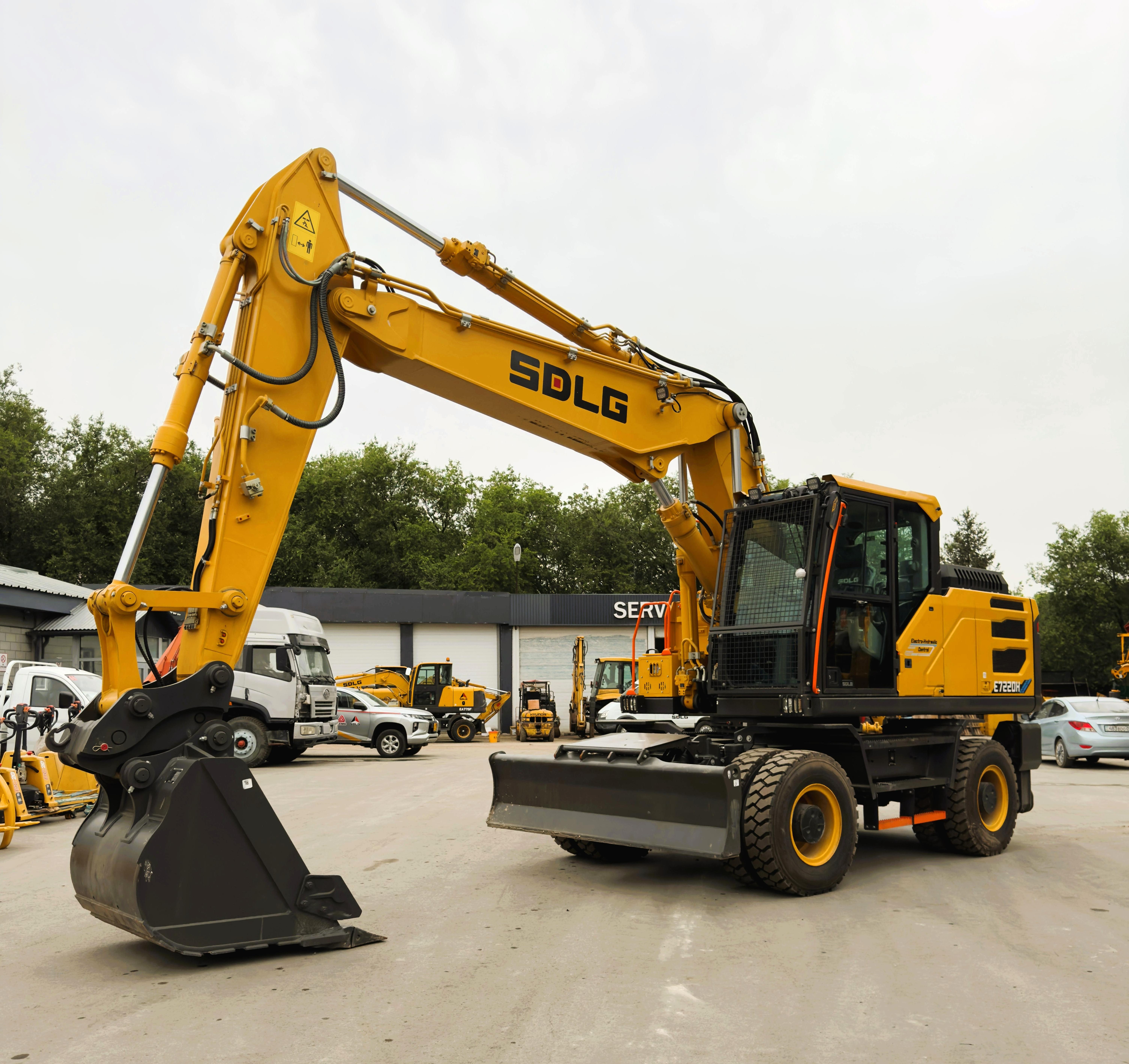 Колесный экскаватор SDLG E7220H