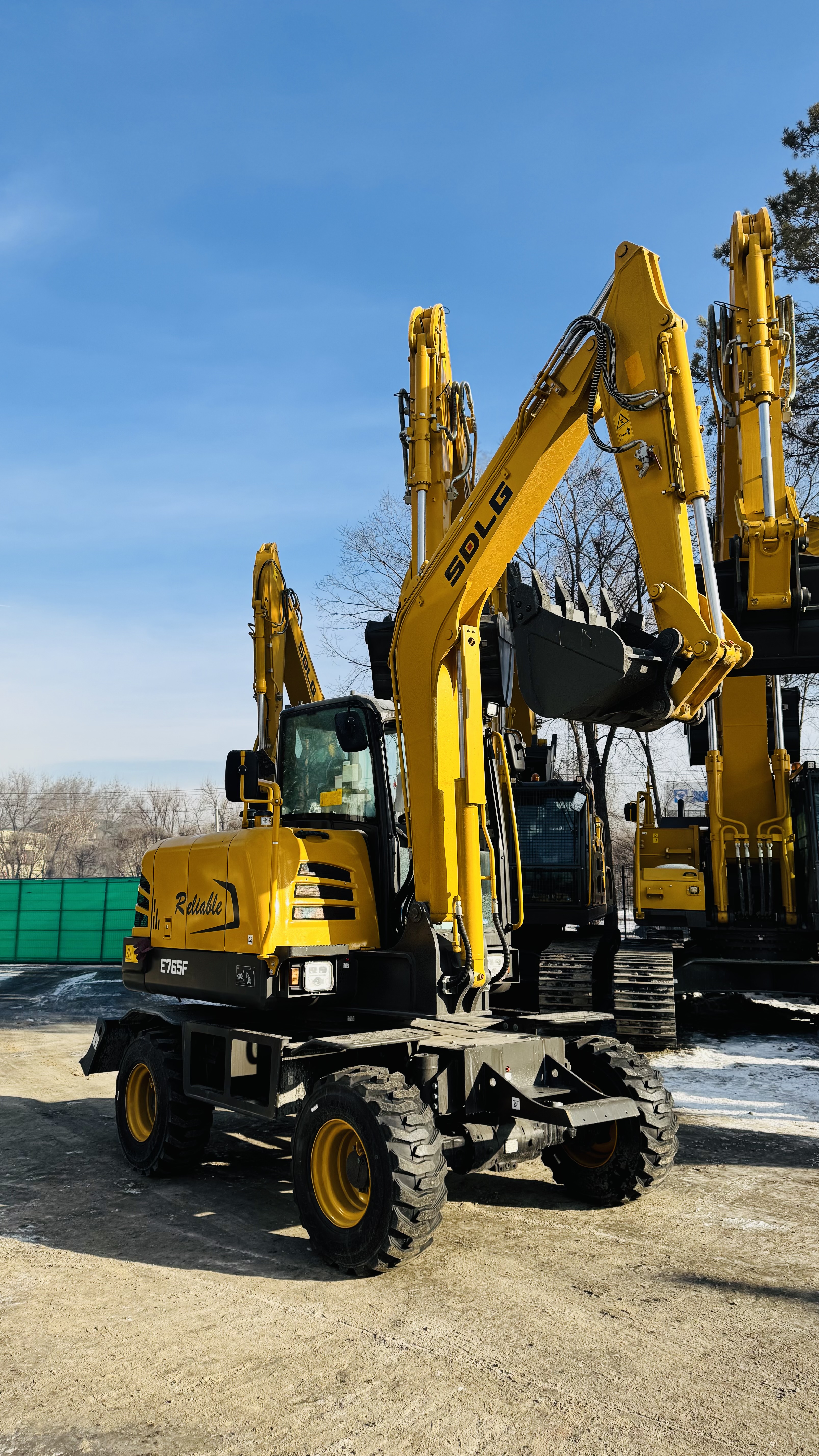Колёсный экскаватор SDLG E765F 
