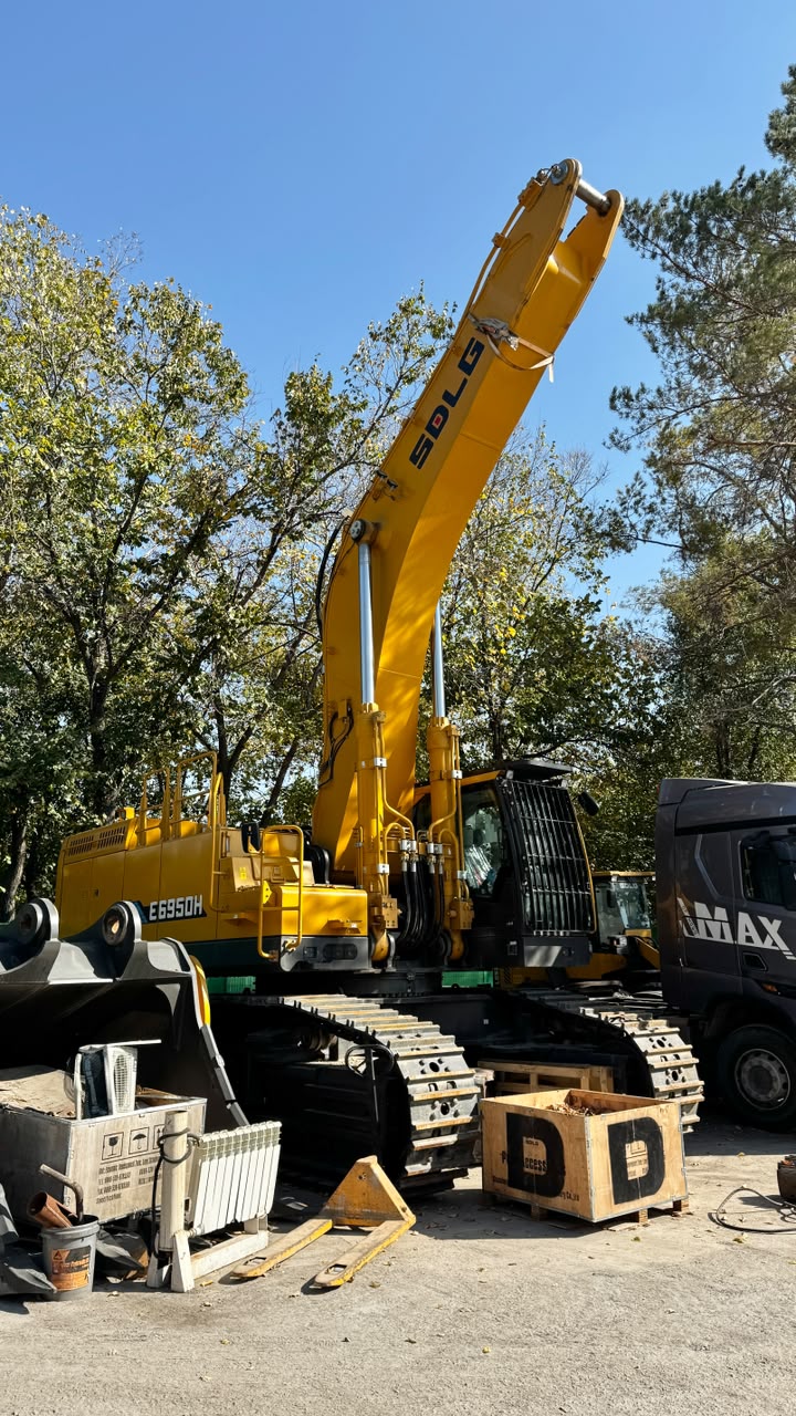 Гидравлический экскаватор SDLG E6950H