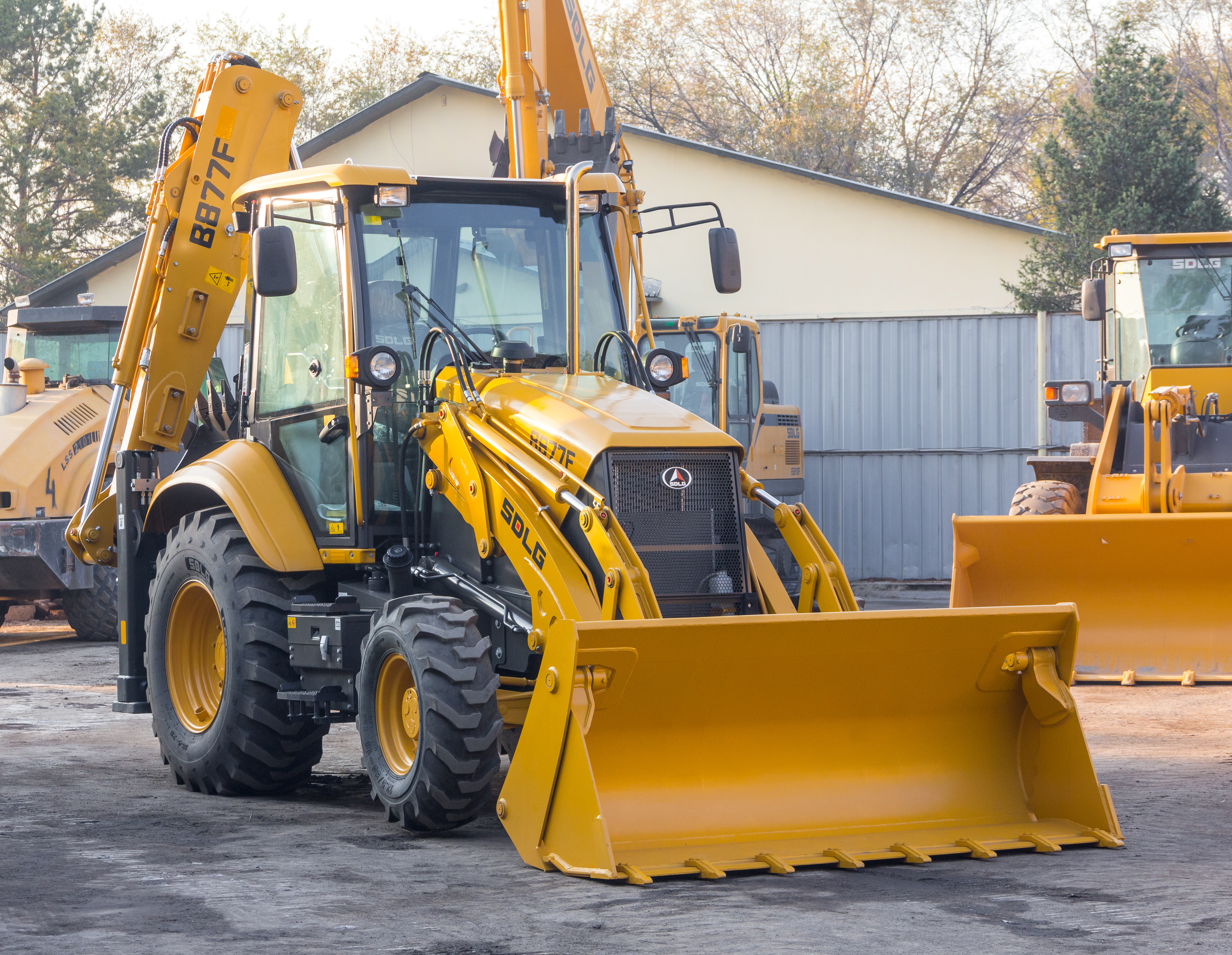 Экскаватор-погрузчик SDLG B877F 