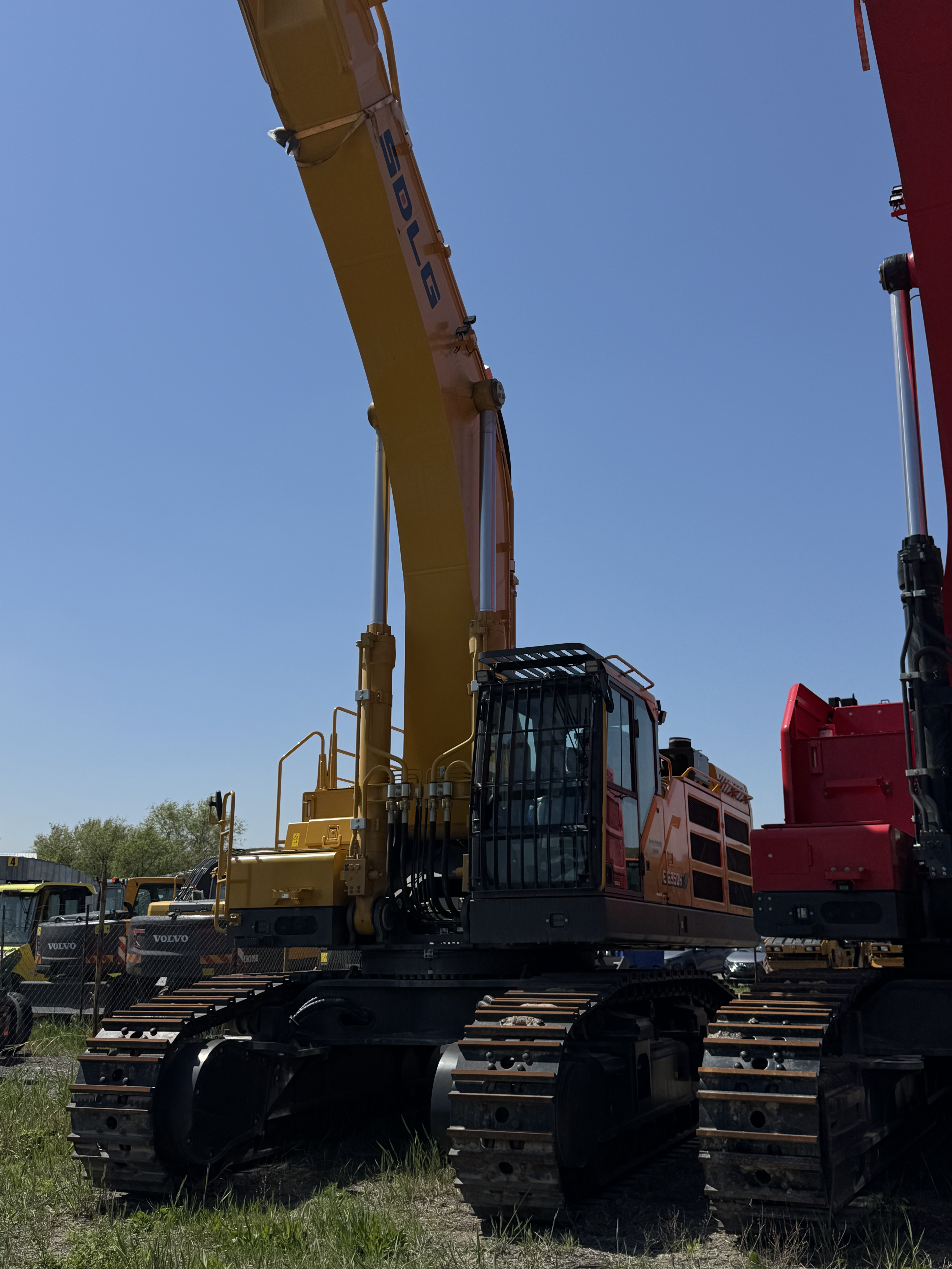 Гусеничный экскаватор SDLG E6950Н 