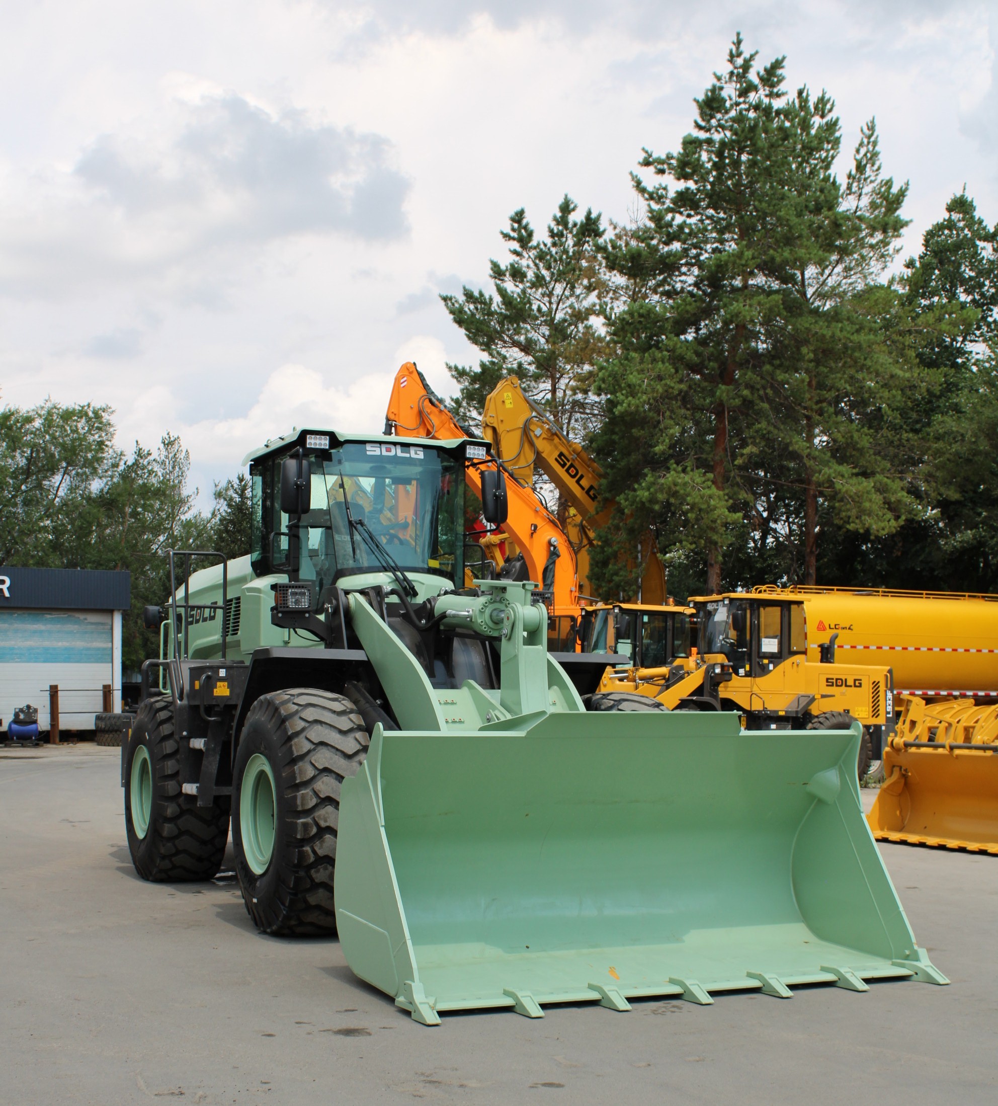 Фронтальный погрузчик SDLG L956HEV 