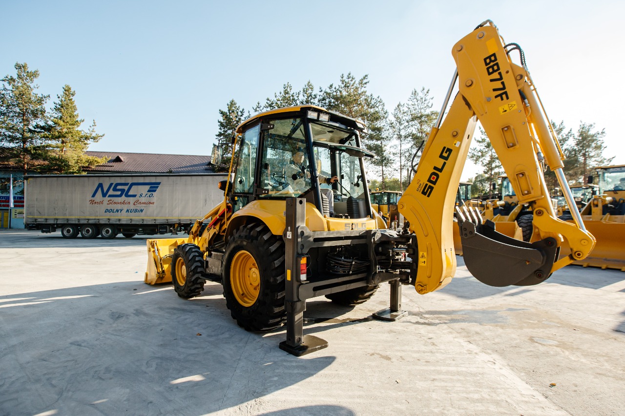 Экскаватор-погрузчик SDLG B877F