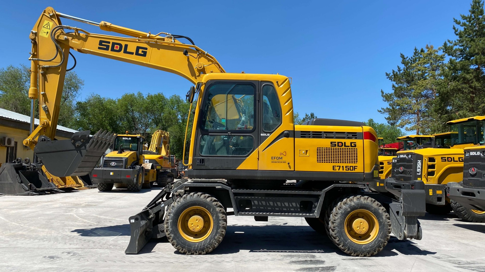 Колесный экскаватор E7150F