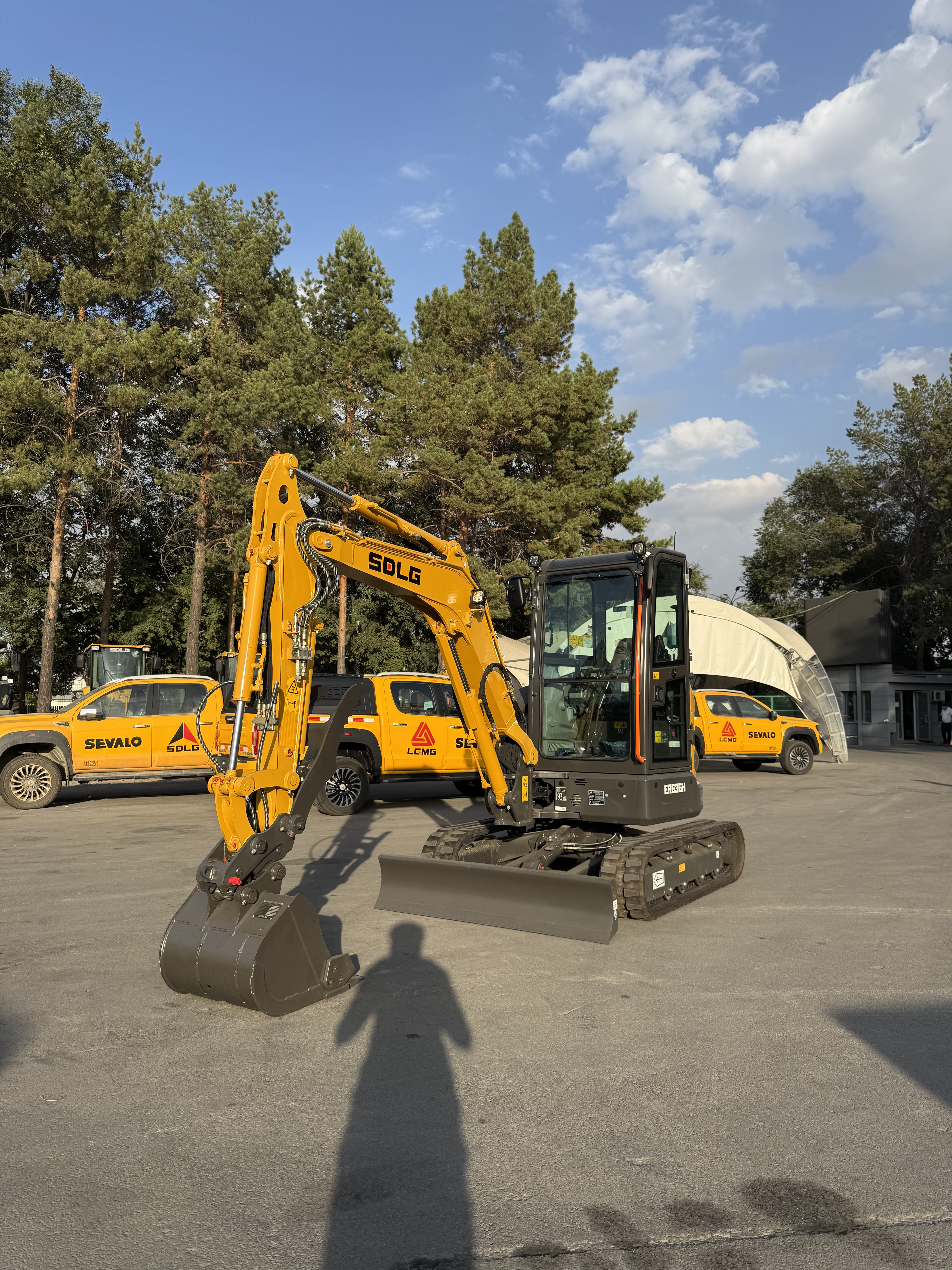 Гидравлический экскаватор SDLG ER636H
